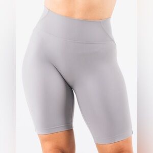 LARGE AURA SHORT 9” - SMOKE